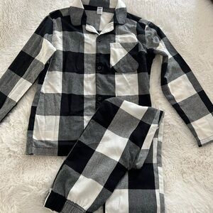 Old Navy Black and White pijamas, top is size 10-12 and pants are size 8